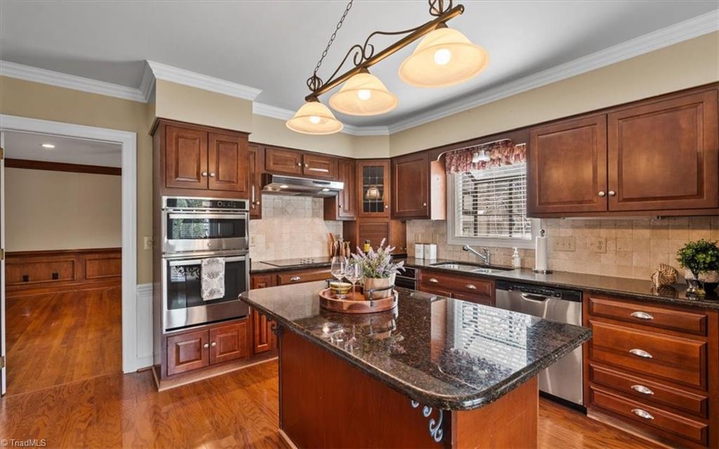 Greensboro, North Carolina 27403, United States, 3 Bedrooms Bedrooms, ,3 BathroomsBathrooms,Residential,Pending,82044