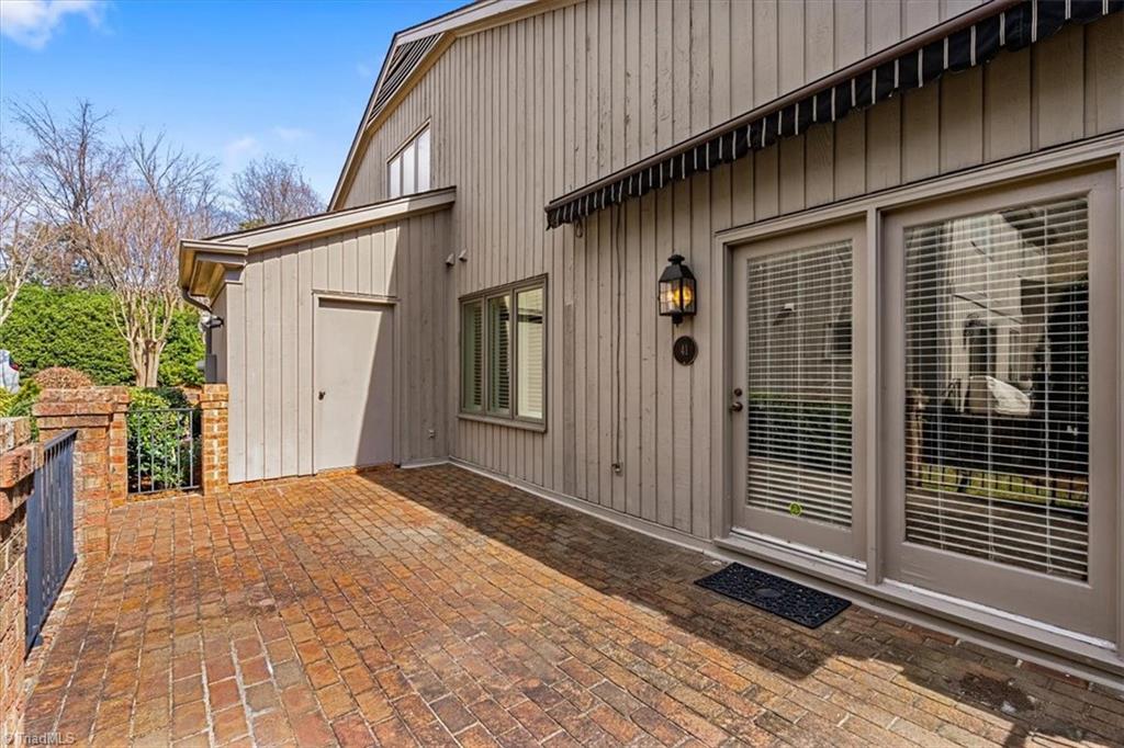 Greensboro, North Carolina 27403, United States, 3 Bedrooms Bedrooms, ,3 BathroomsBathrooms,Residential,Pending,82044