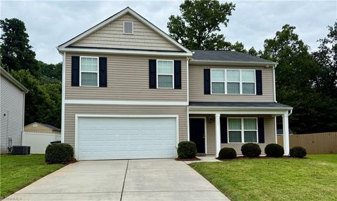 Homes For Sale - 5887 Odenton Lane<br/> Forsyth County, Pfafftown, NC 27040