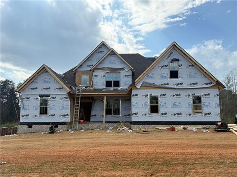 Homes For Sale - 5089 Southern Pines Drive<br/> Kernersville, NC 27284
