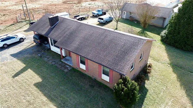8621 Austin Traphill Road, photo 5 of 39