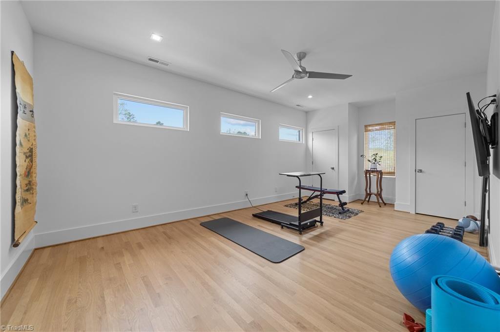 1909 W Friendly Avenue, Greensboro, North Carolina image 31