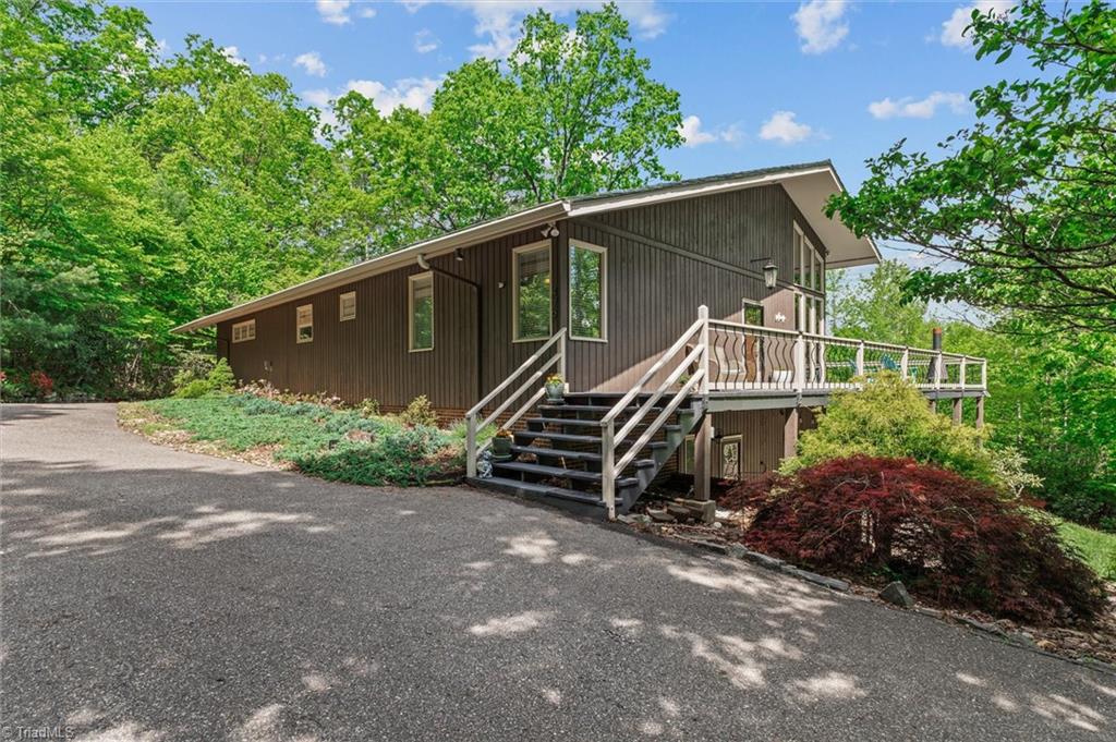 479 Lawrelyn Drive, Mount Airy, North Carolina image 2