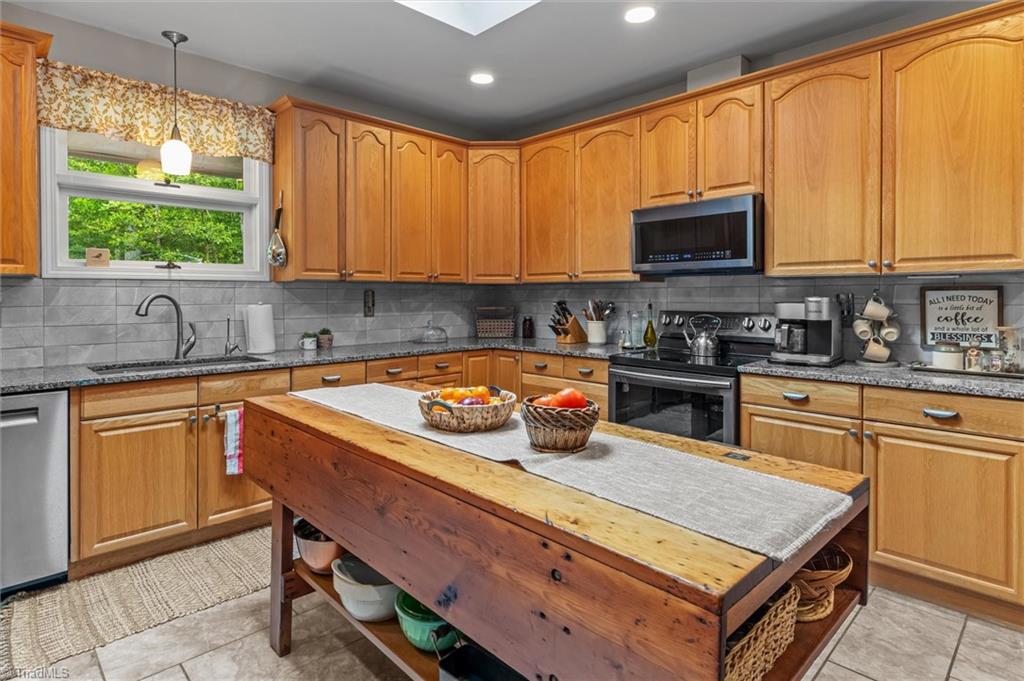 479 Lawrelyn Drive, Mount Airy, North Carolina image 12