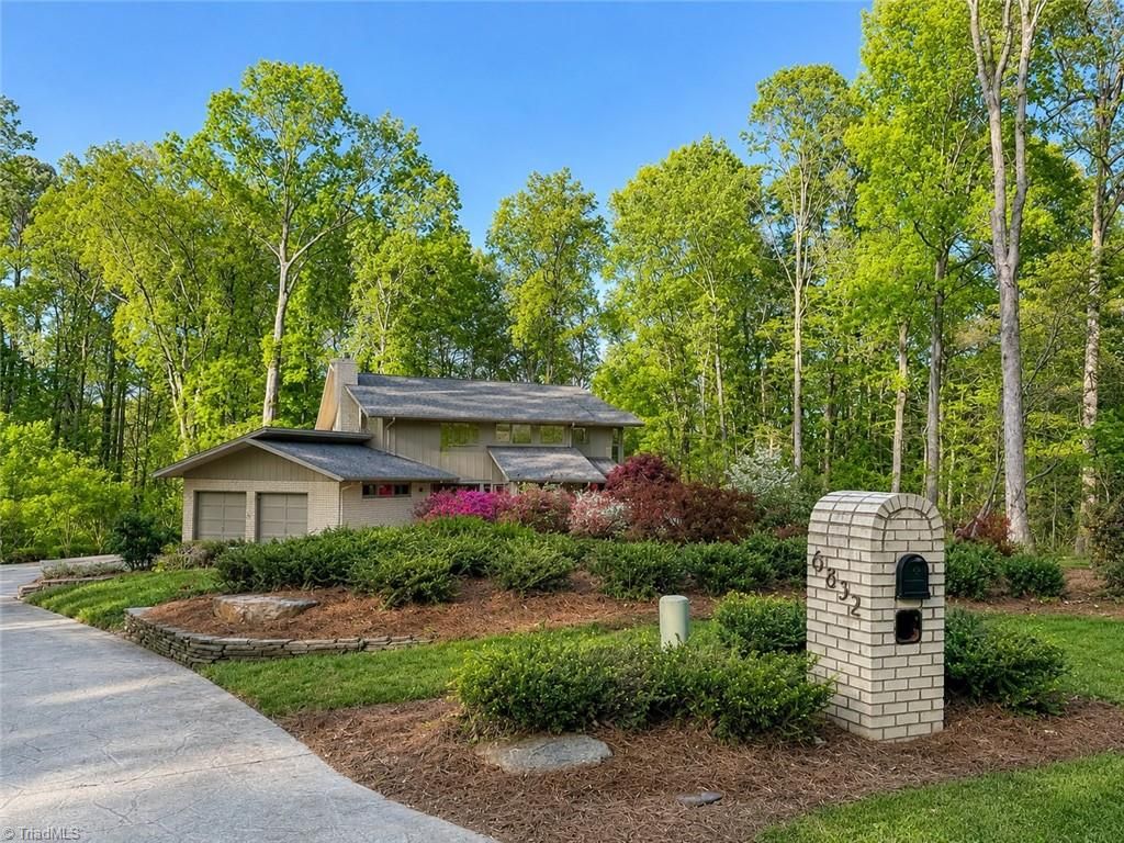 Photo of 6832 Colonial club Drive, Thomasville, NC 27360 (MLS # 1222134)