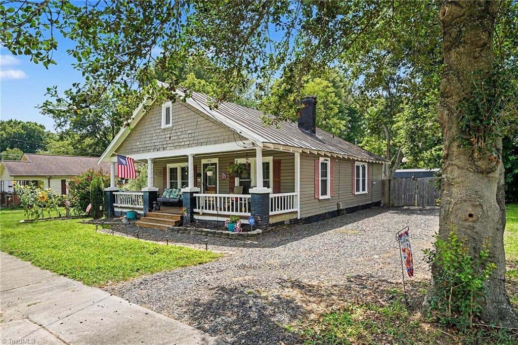 Photo of 808 Barnes Street, Reidsville, NC 27320 (MLS # 1230581)