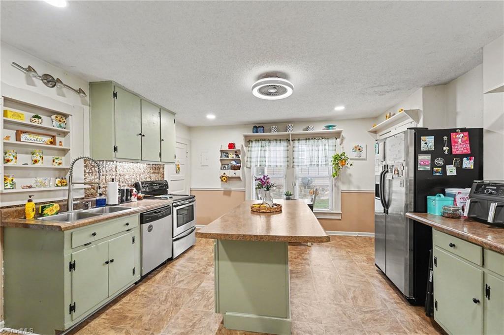 Photo of 808 Barnes Street, Reidsville, NC 27320 (MLS # 1230581)
