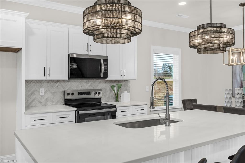 Madison, North Carolina 27025, United States, 3 Bedrooms Bedrooms, ,3 BathroomsBathrooms,Residential,Active,250945