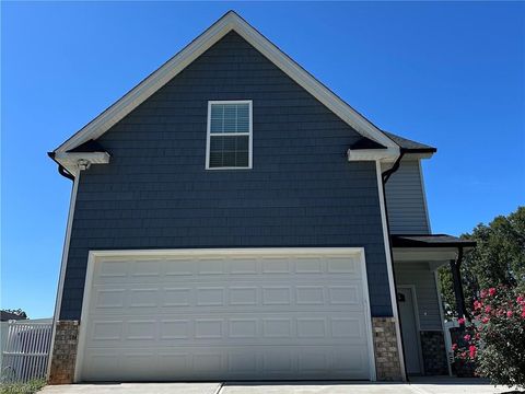 Photo of 2486 Griffith Road, Winston-Salem, NC 27103 (MLS # 1198146)