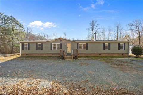 950 Waggoner Neal Road Walkertown NC 27051