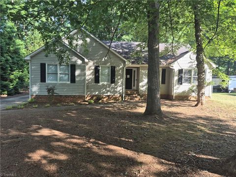 Homes For Sale - 630 Logan Lane<br/> Liberty, NC 27298