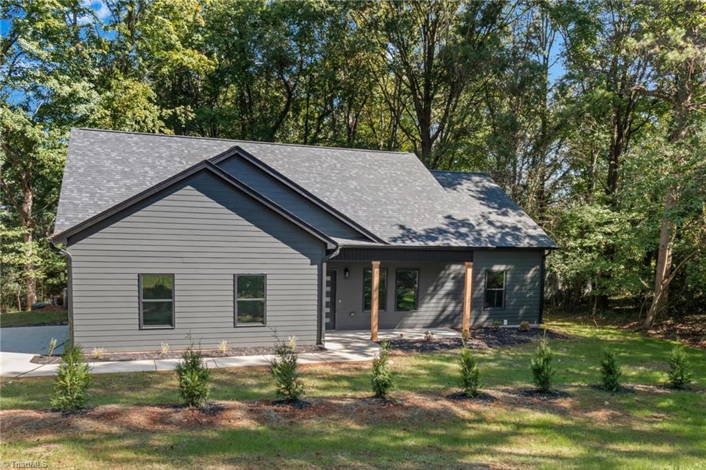 Photo of 2309 Frederick Drive, Winston-Salem, NC 27103 (MLS # 1237625)