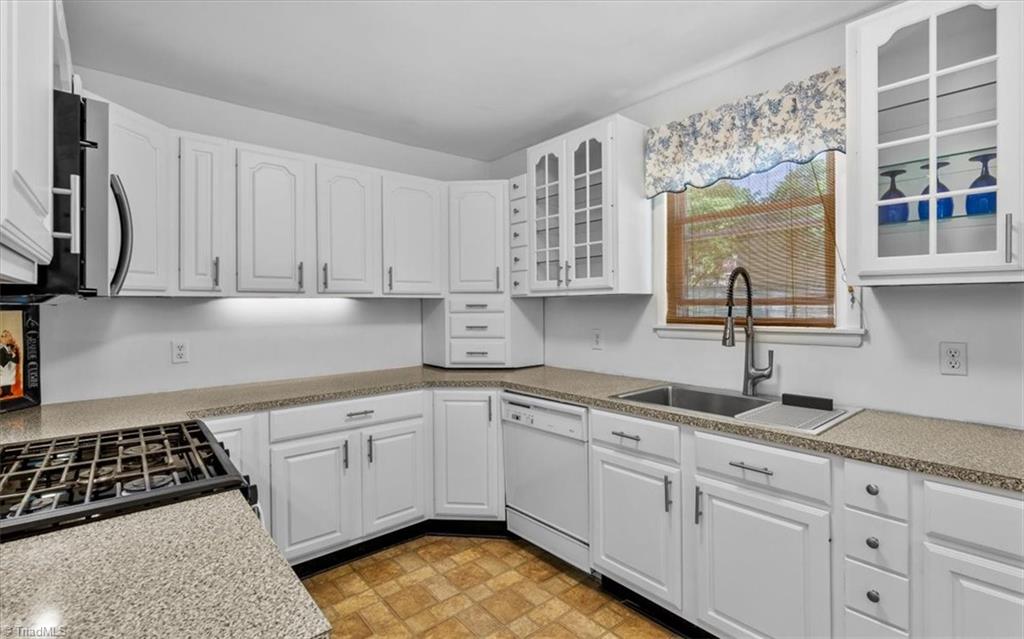 2620 Robin Hood Drive, Greensboro, North Carolina image 14
