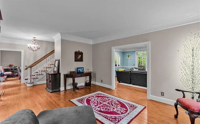 1035 Viewmont Drive, photo 4 of 50