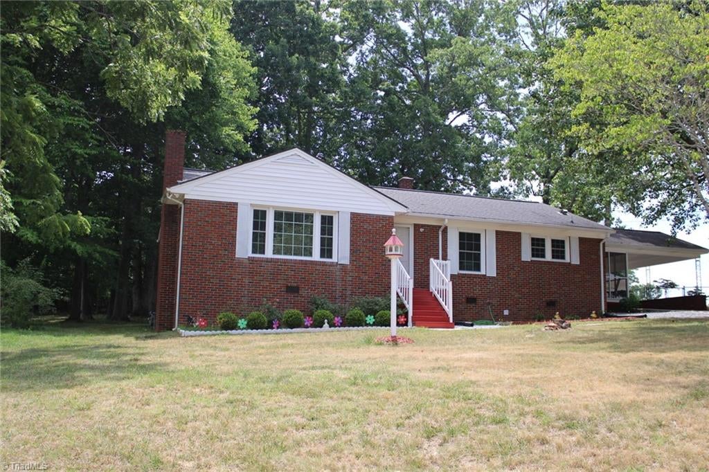 Photo of 1552 Shady Drive, Asheboro, NC 27203 (MLS # 1225048)