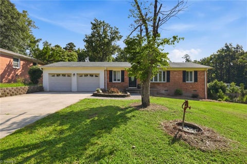 Homes For Sale - 5265 Sweetwater Court<br/> Greensboro, NC 27407