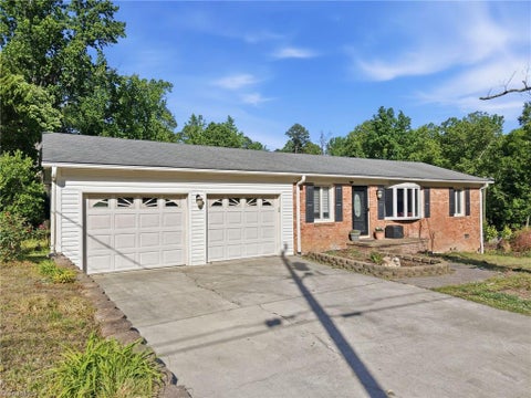 Homes For Sale - 5265 Sweetwater Court<br/> Greensboro, NC 27407