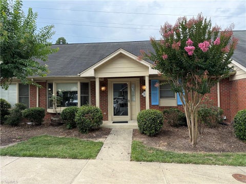Townhouse For Sale - 209 N Rotary Drive<br/> Guilford County, High Point, NC 27262