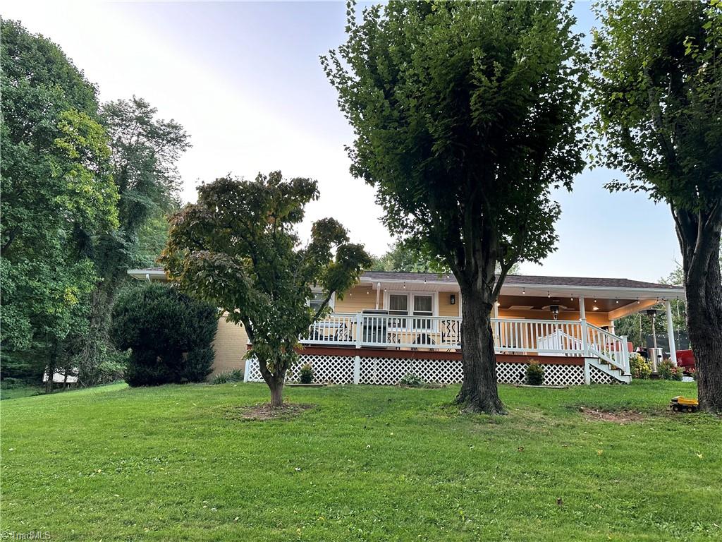 368 Westview Drive, Sparta, North Carolina image 1