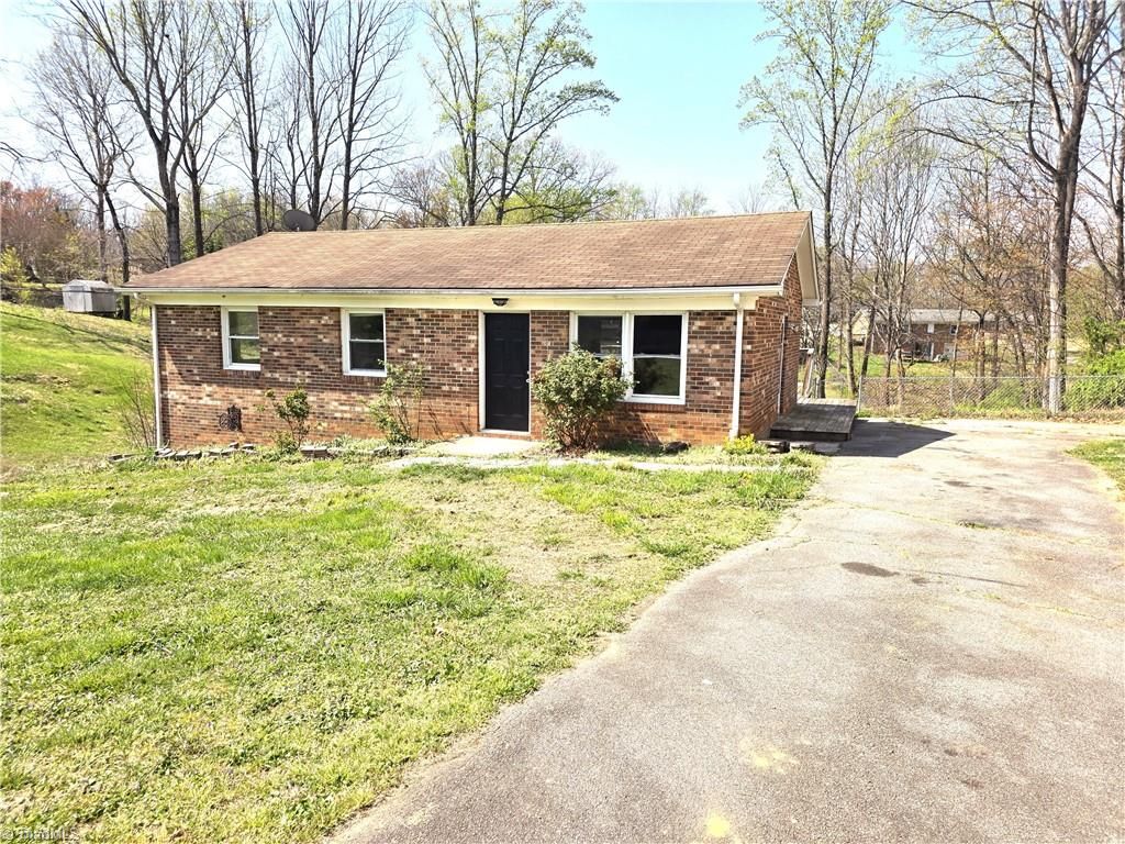 Photo of 133 Georgia Avenue, Mount Airy, NC 27030 (MLS # 1214421)