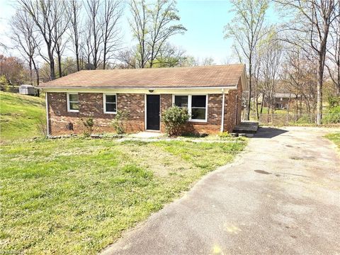 Townhouse For Sale - 133 Georgia Avenue<br/> Mount Airy, NC 27030