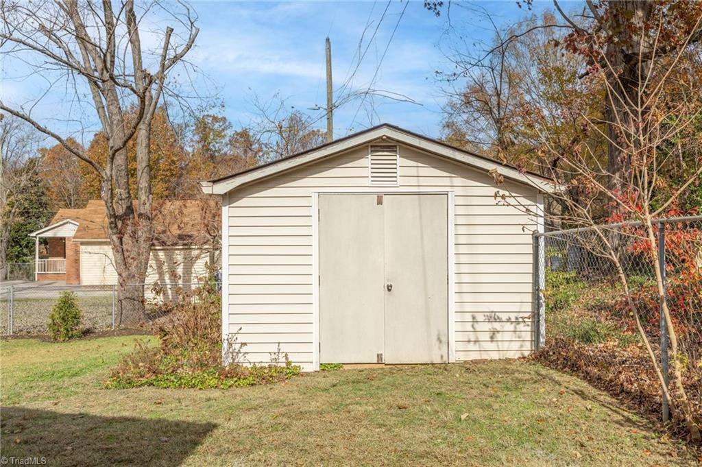 Greensboro, North Carolina 27408, United States, 3 Bedrooms Bedrooms, ,2 BathroomsBathrooms,Residential,Active,245315