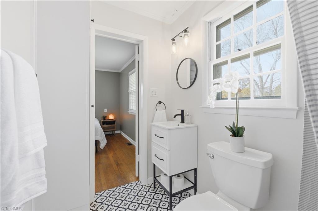 Greensboro, North Carolina 27408, United States, 3 Bedrooms Bedrooms, ,2 BathroomsBathrooms,Residential,Active,245315