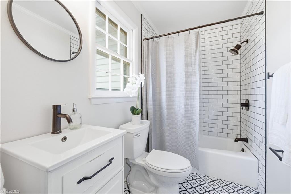 Greensboro, North Carolina 27408, United States, 3 Bedrooms Bedrooms, ,2 BathroomsBathrooms,Residential,Active,245315