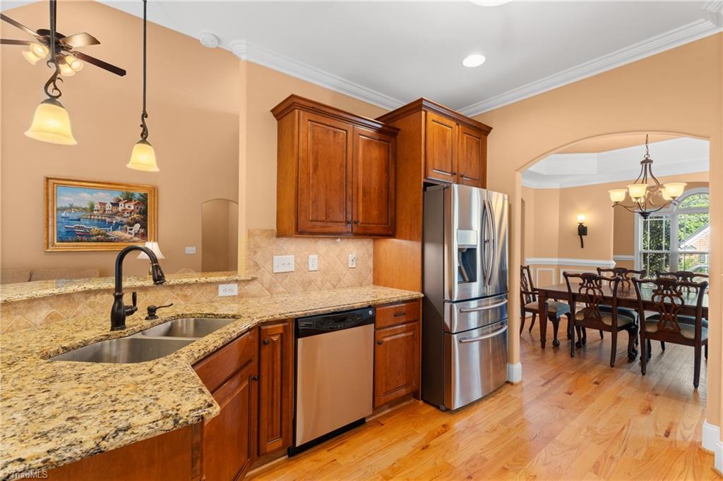 Winston-Salem, North Carolina 27103, United States, 4 Bedrooms Bedrooms, ,4 BathroomsBathrooms,Residential,Active,200326