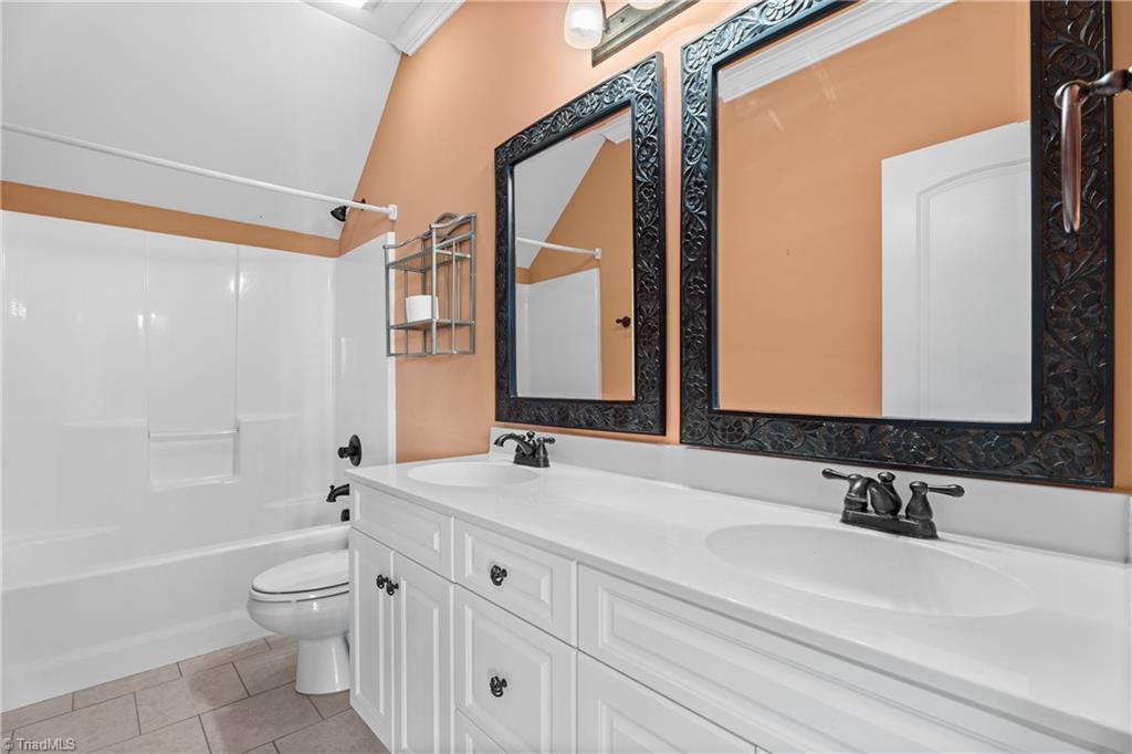 Winston-Salem, North Carolina 27103, United States, 4 Bedrooms Bedrooms, ,4 BathroomsBathrooms,Residential,Active,200326