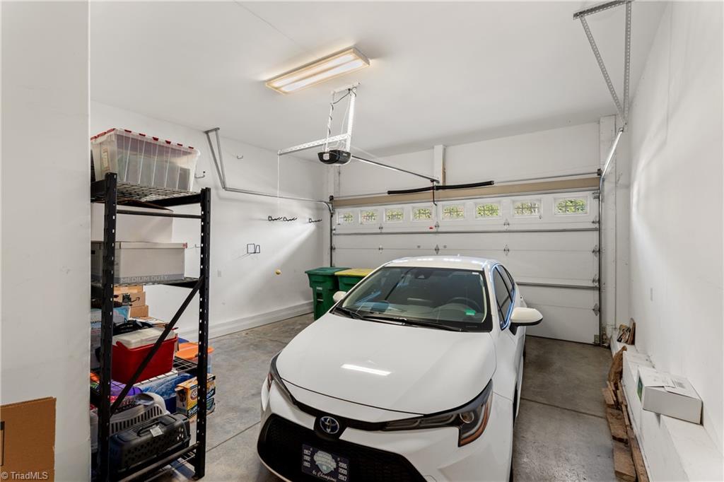 Winston-Salem, North Carolina 27103, United States, 4 Bedrooms Bedrooms, ,4 BathroomsBathrooms,Residential,Active,200326