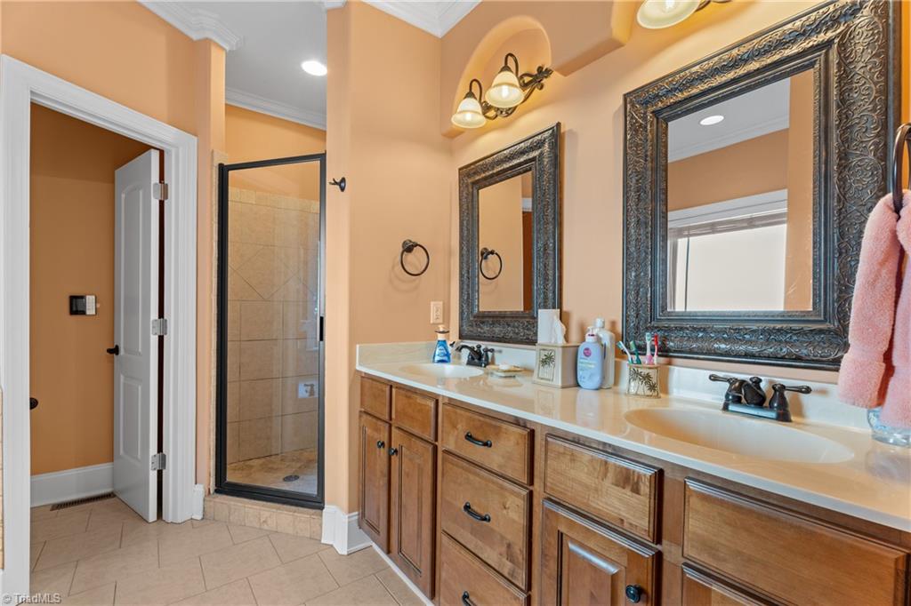 Winston-Salem, North Carolina 27103, United States, 4 Bedrooms Bedrooms, ,4 BathroomsBathrooms,Residential,Active,200326