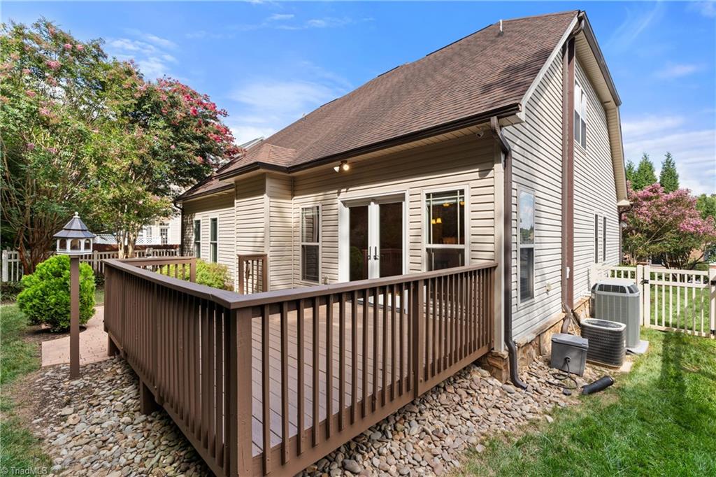 Winston-Salem, North Carolina 27103, United States, 4 Bedrooms Bedrooms, ,4 BathroomsBathrooms,Residential,Active,200326