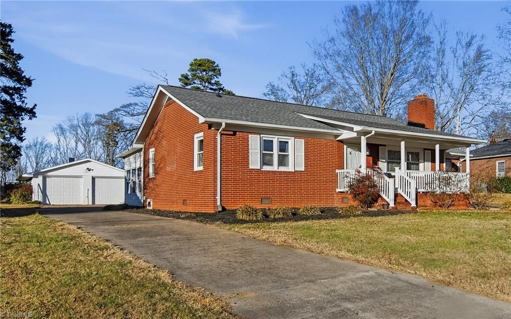 Photo of 307 Sunrise Avenue, Asheboro, NC 27203 (MLS # 1207929)