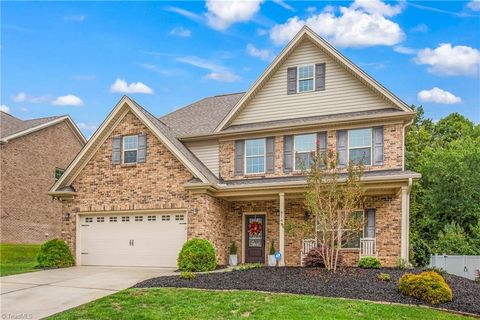 A home in Clemmons