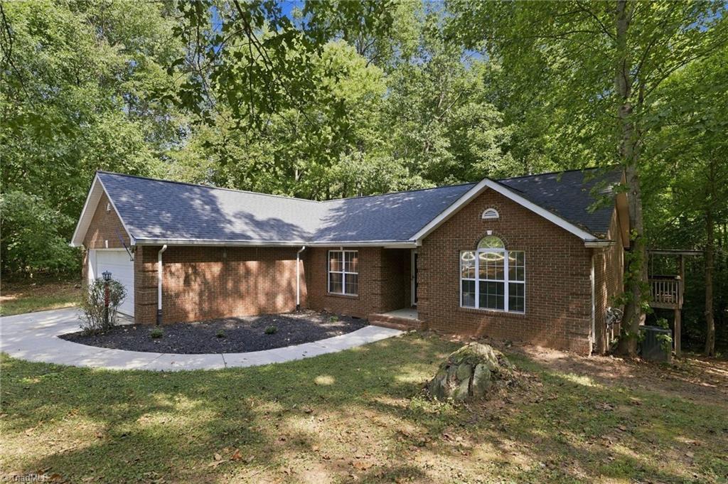 Photo of 3122 Creekridge Drive, Asheboro, NC 27205 (MLS # 1236098)
