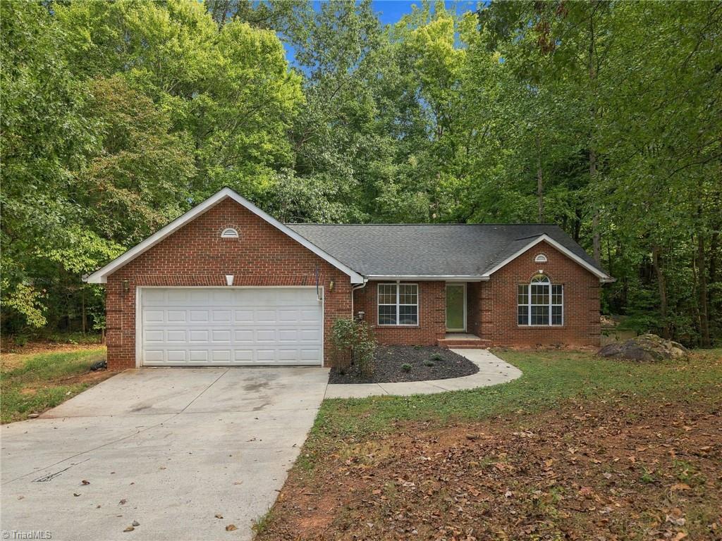 Photo of 3122 Creekridge Drive, Asheboro, NC 27205 (MLS # 1236098)