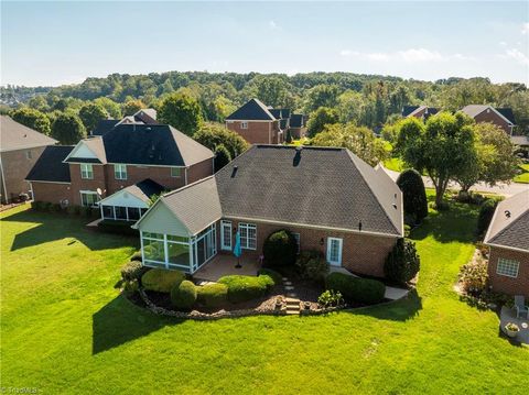 A home in Clemmons