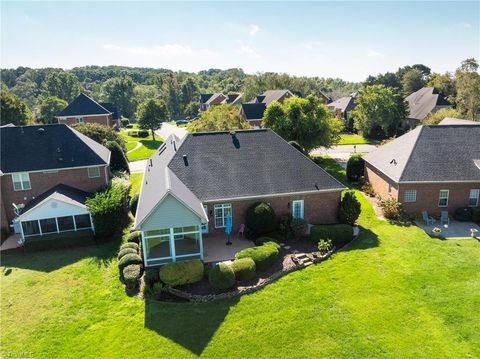 A home in Clemmons