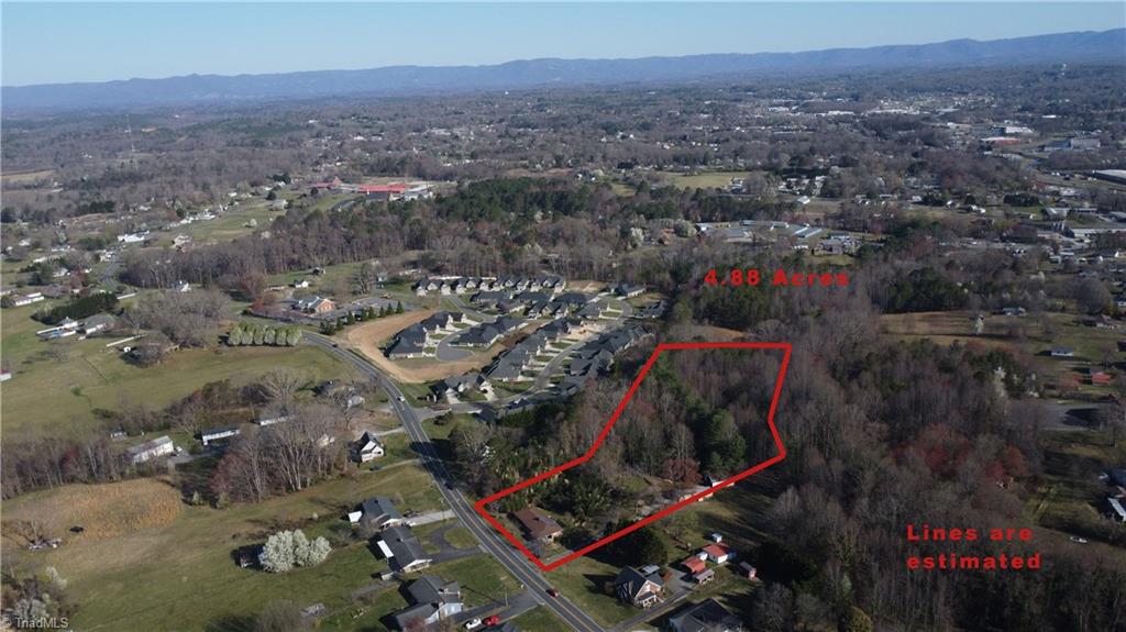 925 S Franklin Road, Mount Airy, North Carolina image 2