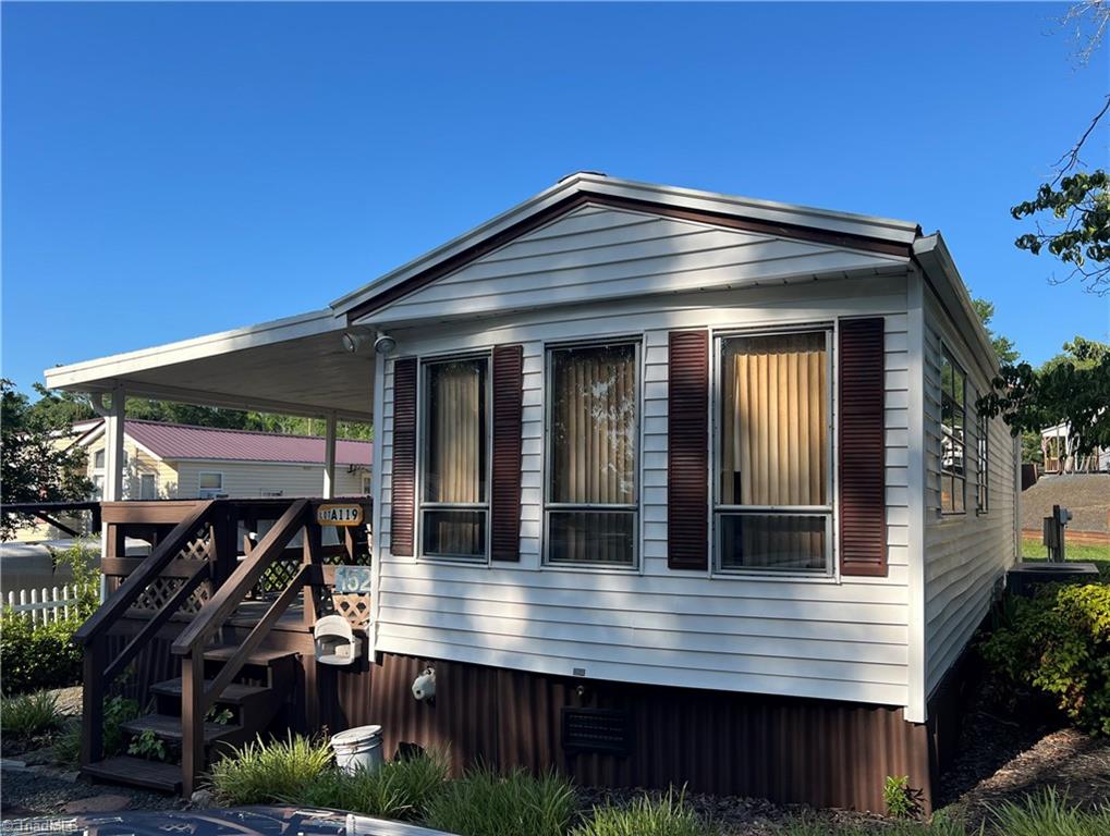152 Hollywood Circle