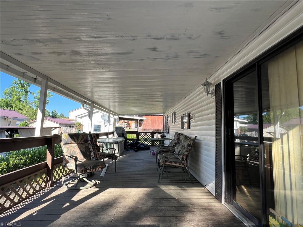152 Hollywood Circle