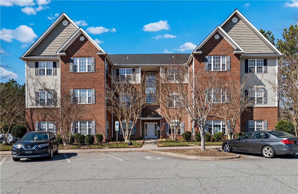 6901 Hanesbrook Circle, Clemmons, North Carolina image 1