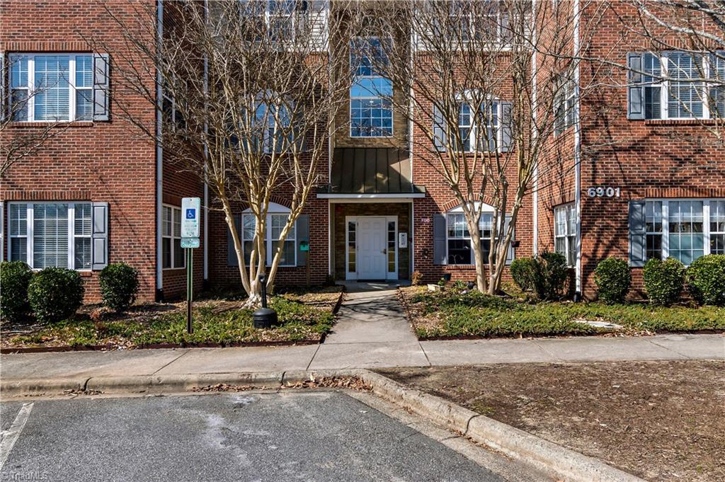 6901 Hanesbrook Circle, Clemmons, North Carolina image 2