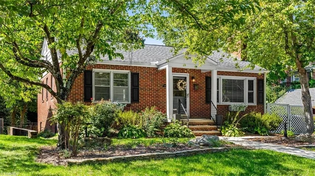110 Mayflower Drive, photo 3 of 49