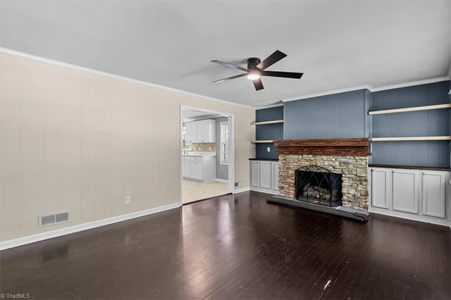 110 Mayflower Drive, photo 5 of 49