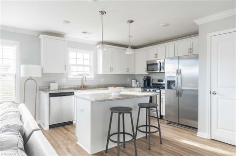 Townhouse For Sale - 401 Altavista Drive<br/> Clemmons, NC 27012