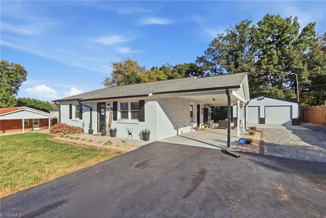 205 Crestview Drive, photo 5 of 41