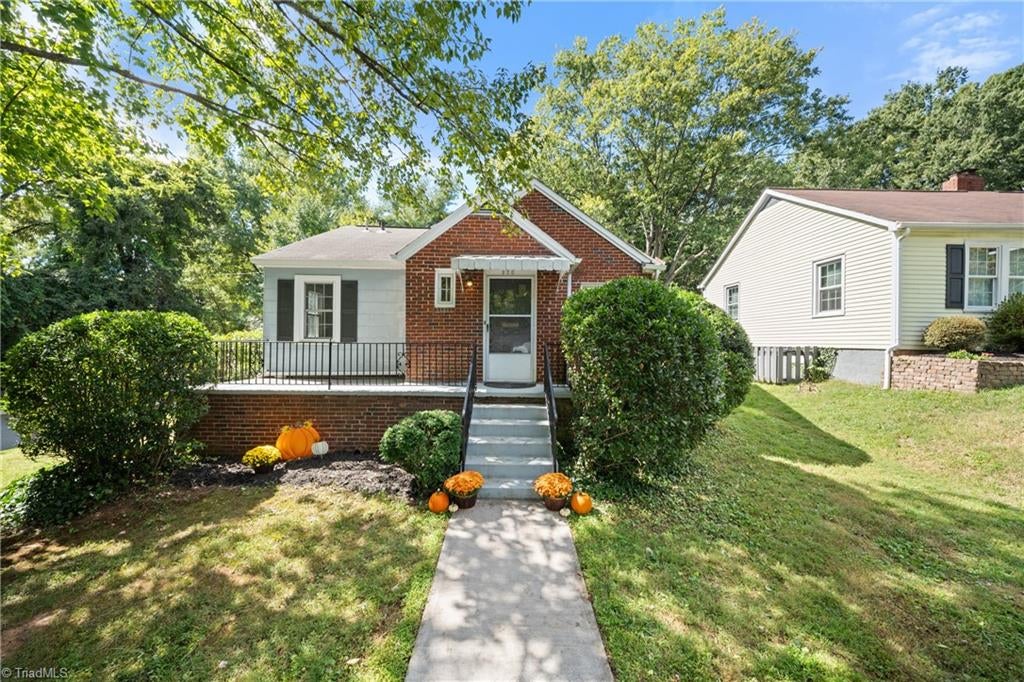 Photo of 920 Bellview Street, Winston-Salem, NC 27103 (MLS # 1237429)