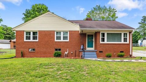 Homes For Sale - 206 Forestrose Drive<br/> Lexington, NC 27295